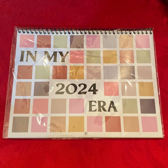 Taylor Swift 2024 calendar - Picture 1 of 3